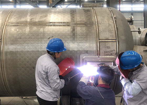 Sprzęt do wymiany ciepła z płytą poduszkową do mechanicznej rekompresji pary